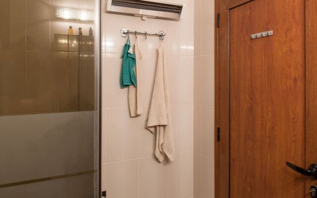 FM Luxury 2-BDR Apartment - Rocky House