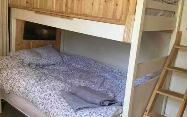 2 Bed-sleeps 3-dog Friendly-garden-riverside