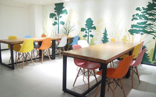 Fairytale YiSu Hot Spring Hotel
