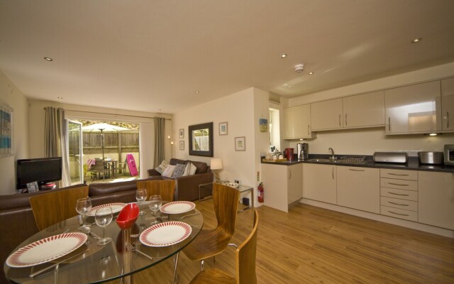The Beach House & Porth  Sands Apartments