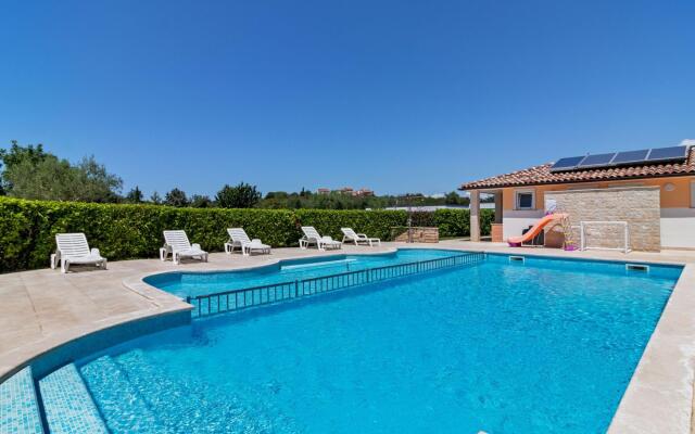 Holiday Home in Banjole With sea Beach