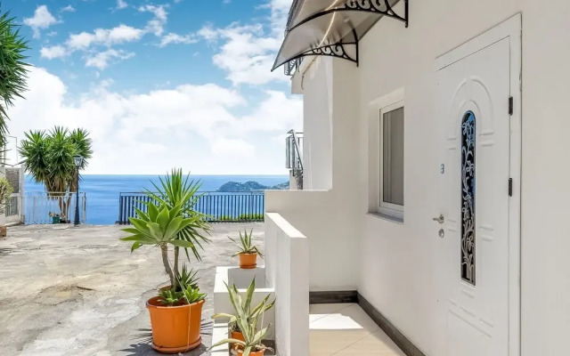 Classy Holiday Home in Letojanni near Sea