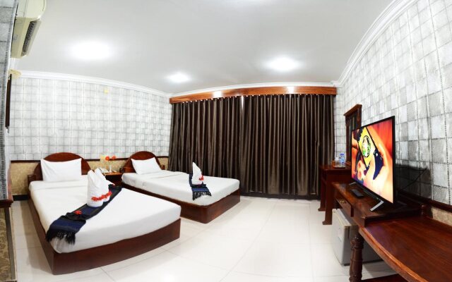 Holiday Hotel