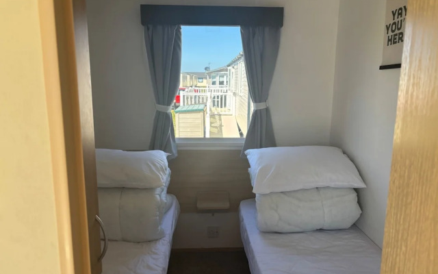 Robin Hood 3-bed Caravan, Sleeps 8, Pet Friendly