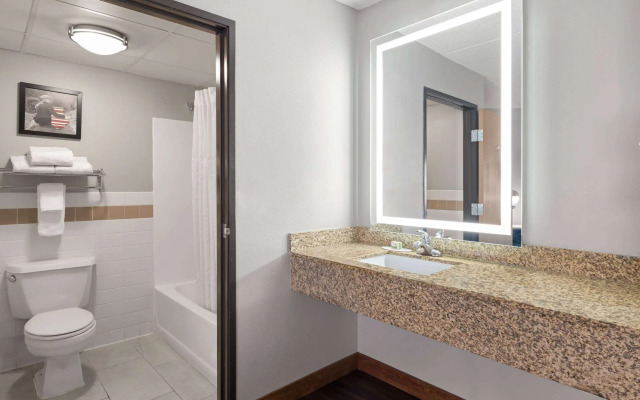 AmericInn by Wyndham Shakopee Near Canterbury Park