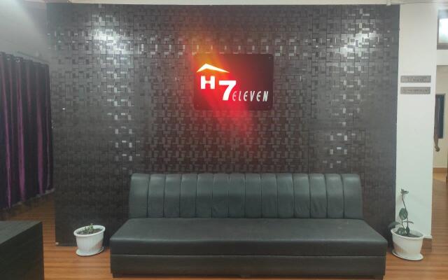 Hotel 7 Eleven