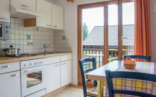 Apartment in a Wooded Area With Pool