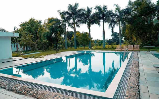 Chandra Hill Resort