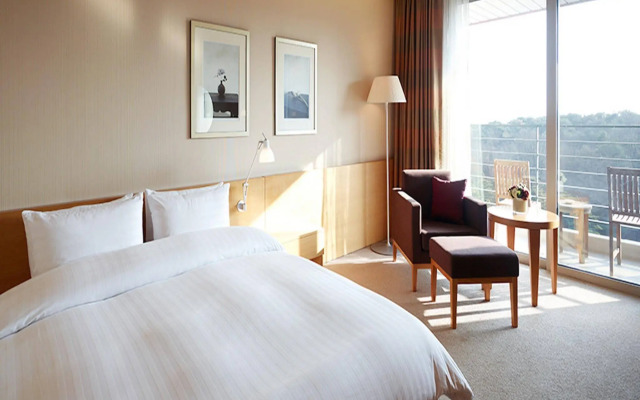 Rolling Hills Hotel