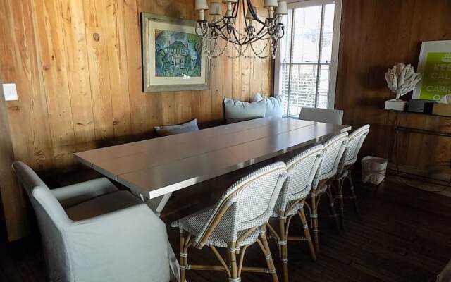 Delta House - 6 Br Home