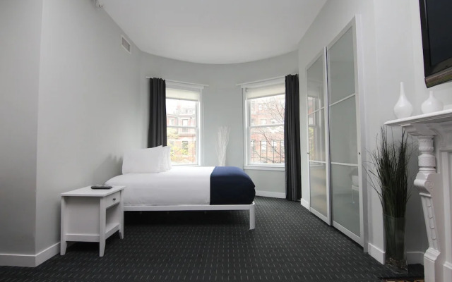 Maverick Suites at 245 Newbury St