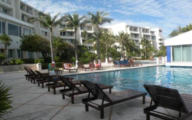 Cancun Beach ApartHotel by Solymar