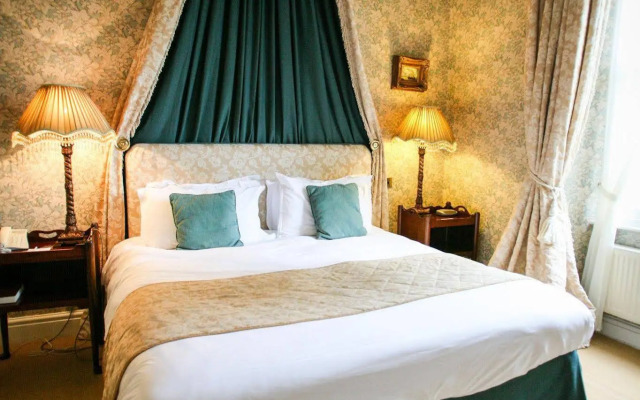 Storrs Hall Hotel