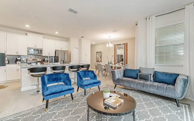 Modern Townhome W/private Pool & Free Water Park!