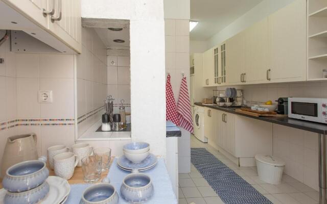 Spacious Alfama Duplex, By TimeCooler