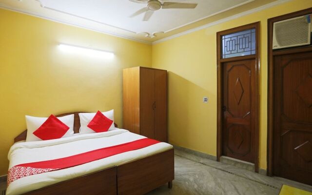 OYO 49985 Singh Hotel