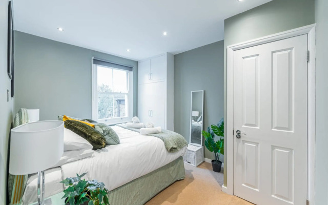 Stylish Shepherds Bush Flat