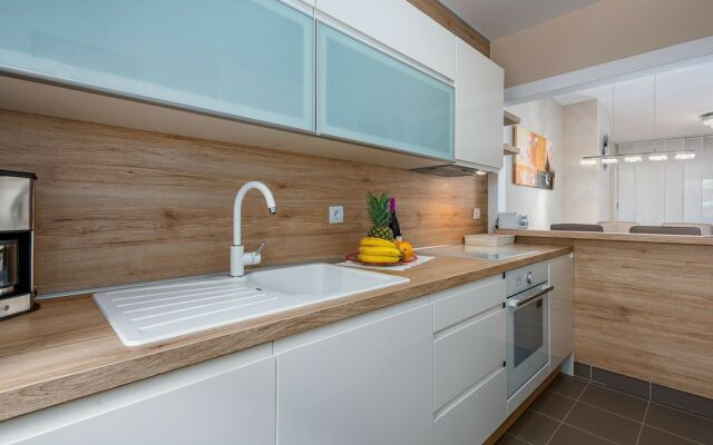 Modern Holiday Home With Terrace and Outdoor Jacuzzi