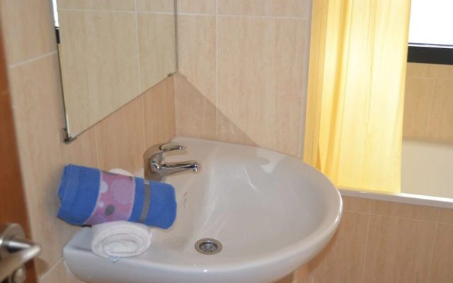 Fully equipped studio overlooking Mount Oiz