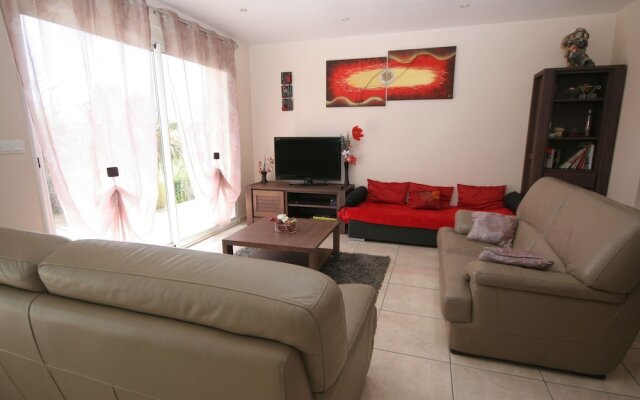 Villa With Indoor Heated Pool And Jacuzzi Only 15 Km Of Beach And Sea