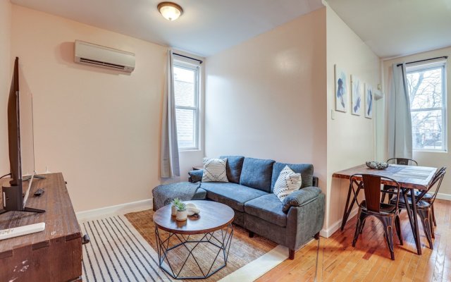 Comfy Bayonne Townhome ~ 11 Mi to NYC Attractions