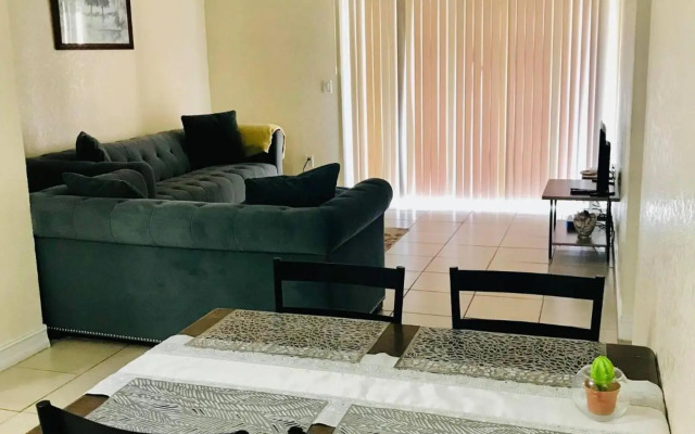 Spacious Condo close to Siesta