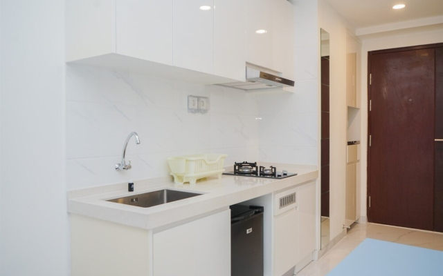 Warm And Homey Studio Room At Sky House Bsd Apartment