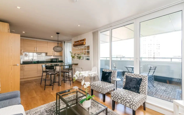 Modern Comfort: Stratford 3BR Duplex
