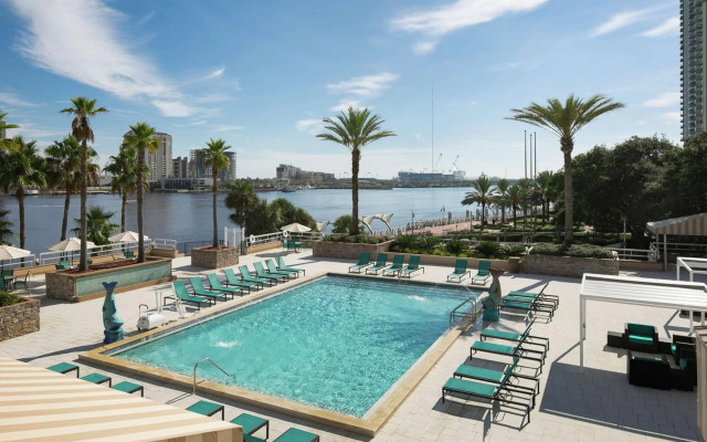 DoubleTree by Hilton Hotel Jacksonville Riverfront