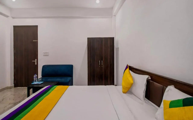 Itsy Hotels Om Pushp Residency