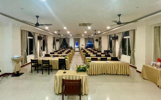 Boulevard Hotel