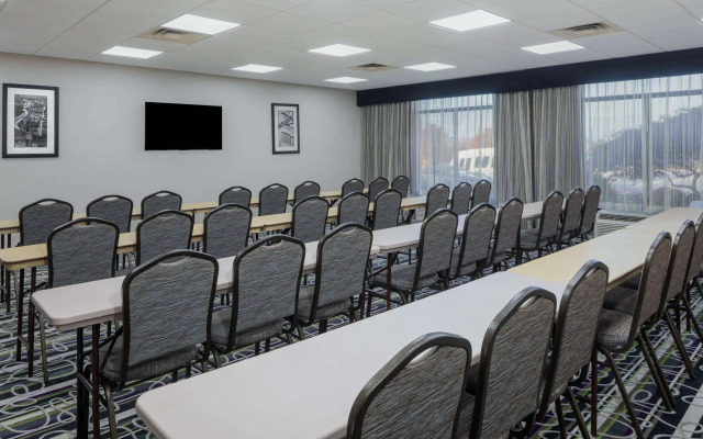 La Quinta Inn & Suites by Wyndham Kennesaw