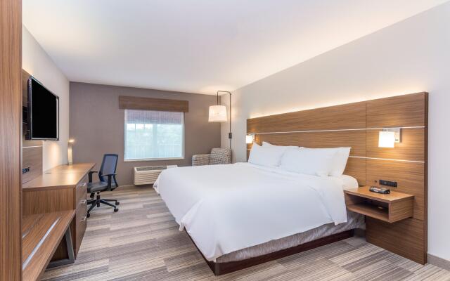 Holiday Inn Express & Suites Eau Claire North, an IHG Hotel