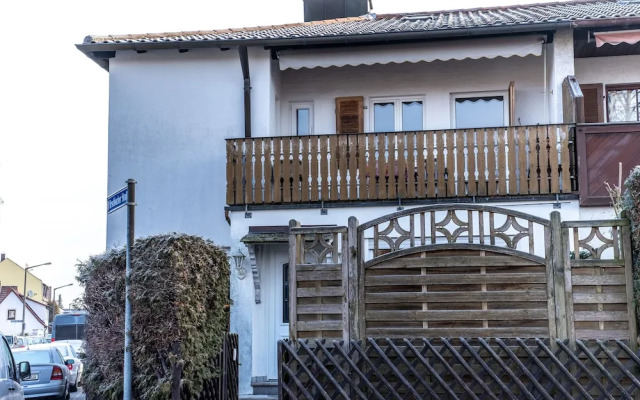 Gemütliches Haus mit Garten und Balkon