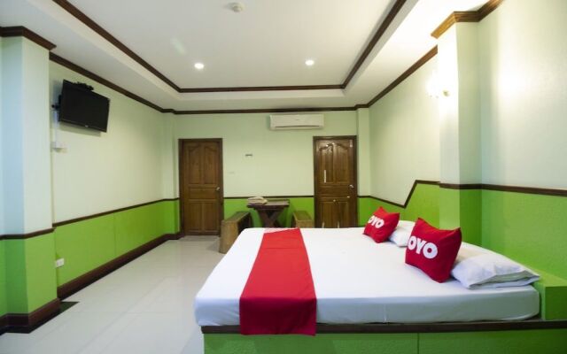 OYO 75334 Train Hotel