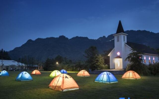 Ziyoujia · Tree house World