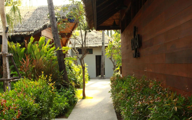 班卡沙滩俱乐部酒店(Bangrak Beach Club)