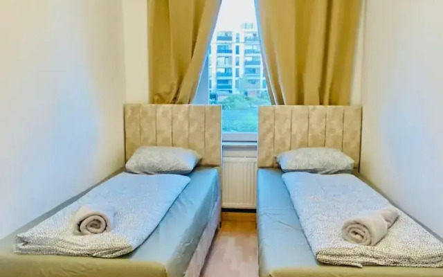 Rooms in Cozy 4BR Shared Apt Central
