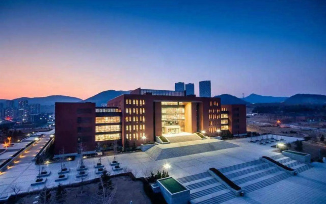 Dalian impression space Inn