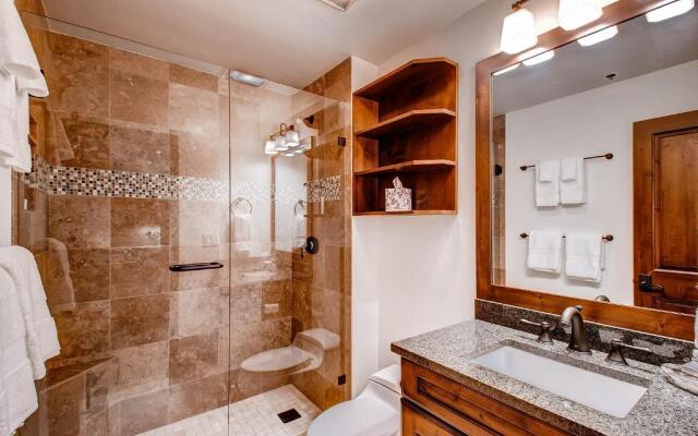 Kiva Lodge by East West Hospitality