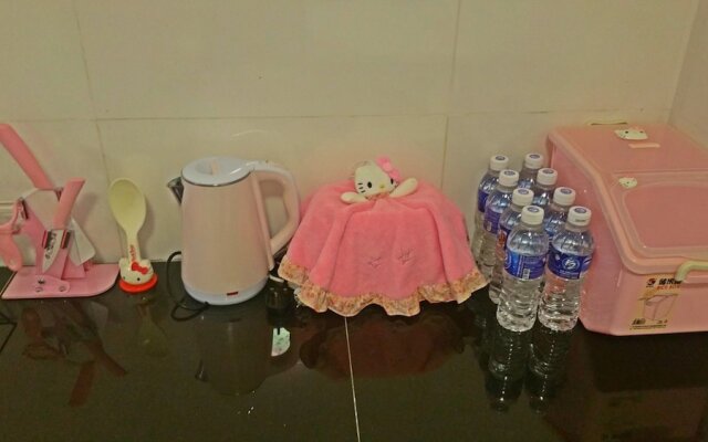 Hello Kitty Signature Suite