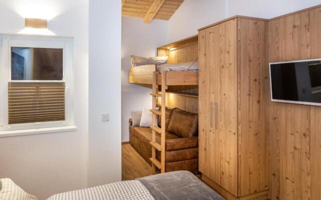 Apartment 5 Peaks