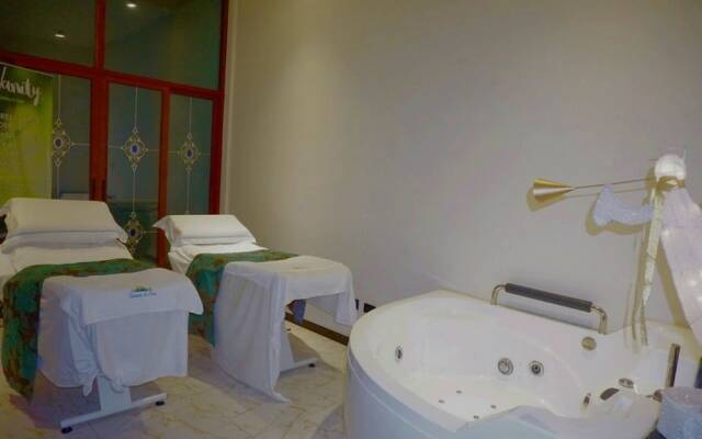 Room With Jacuzzi, Vacation Spa House With Turkish Bath