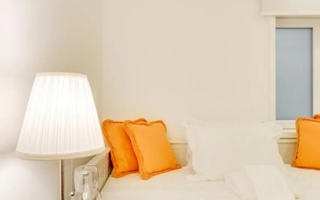 Wood Premium Downtown Apartment by DA'HOME
