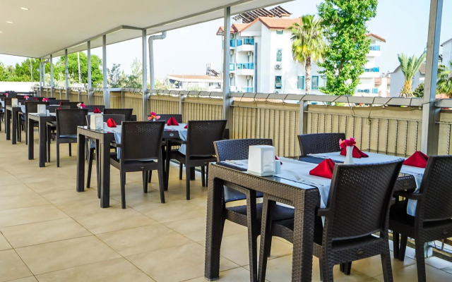 Catty Cats Garden Hotel