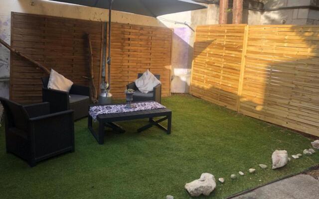 Bordeaux centre, échoppe T2 avec jardin