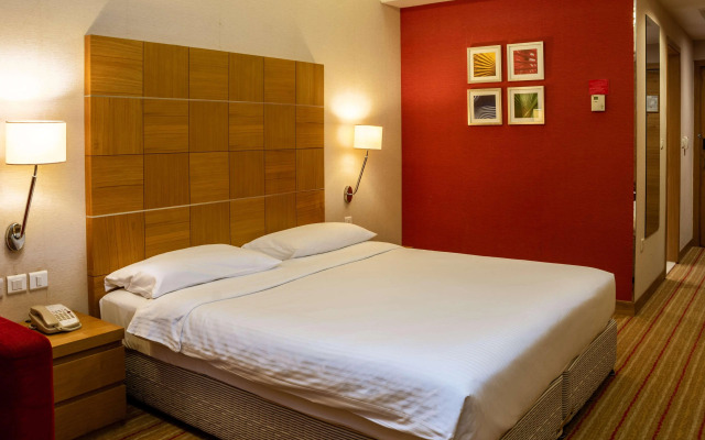 Golden Tulip Muscat