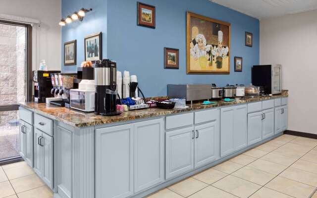 Baymont Inn and Suites by Wyndham Farmington, MO