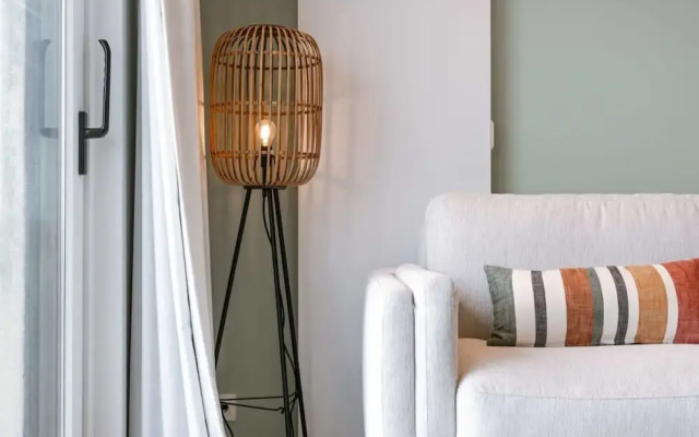 Pleasant Apartment With Frontal sea View