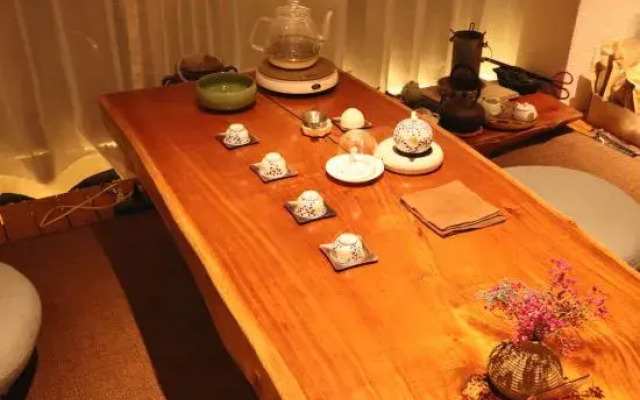 Yihai Courtyard Holiday Inn